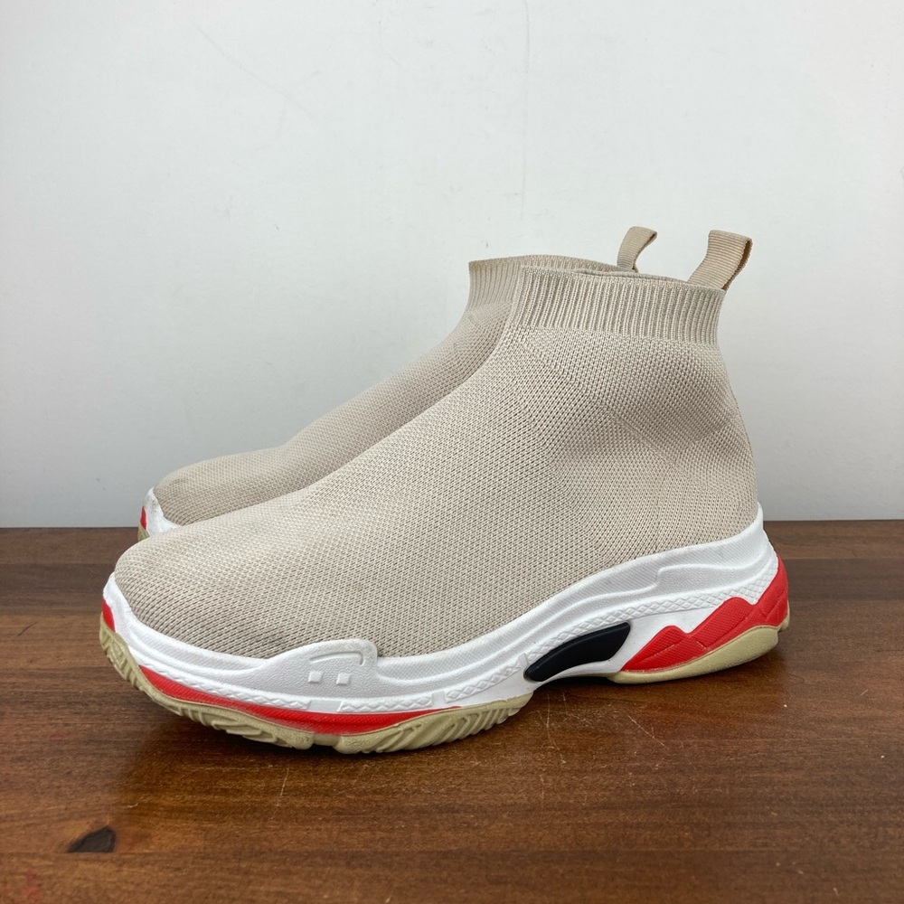 Pazzle by Cape Robbin Knit Slip On Sneakers Beige Fabric Women’s Size 8.